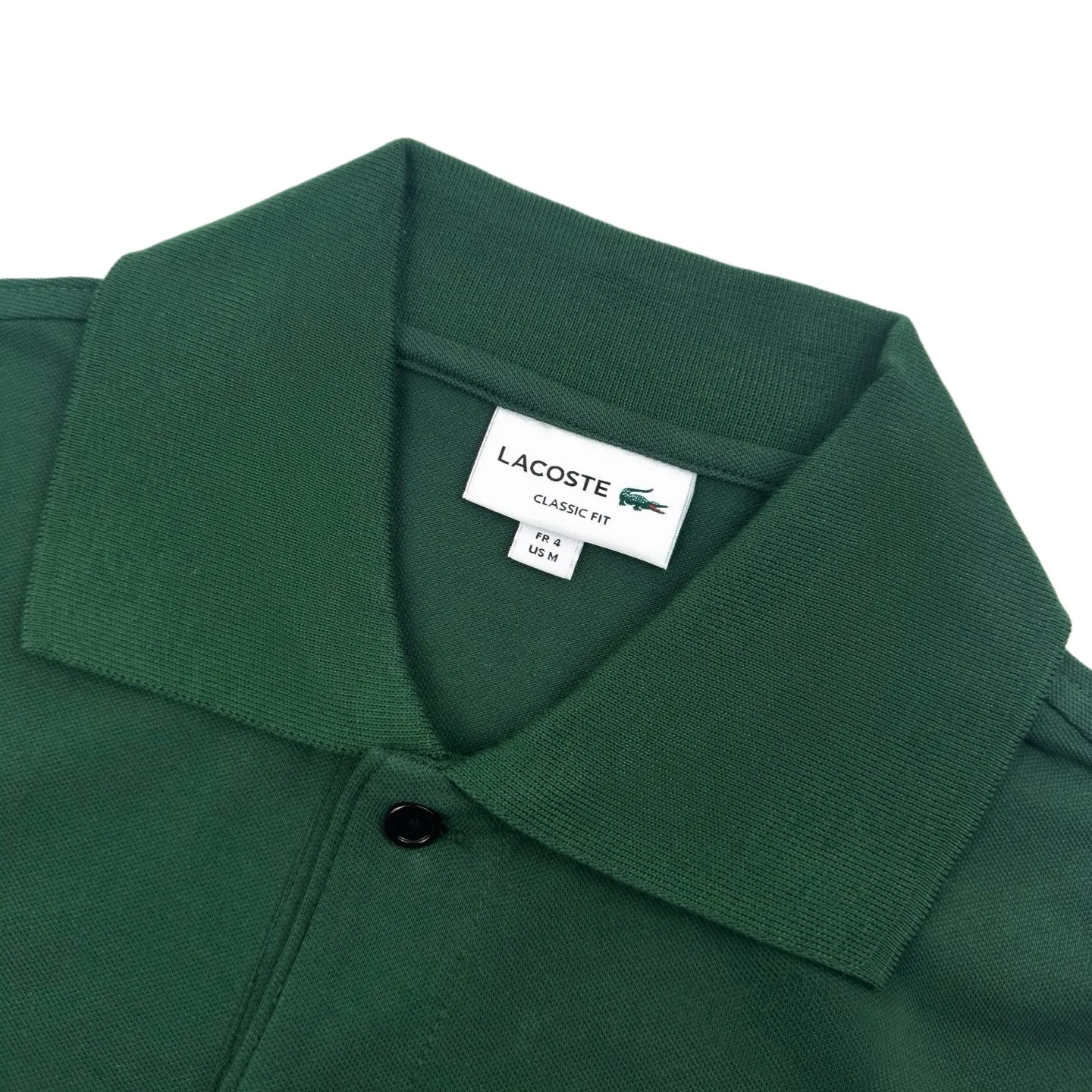 Lacoste crocodile logo Polo shirt (Green). The original version was purchased for 1,090 and developed. The fabric is made of custom-made glaze bee extract cotton. It is delicate, soft and comfortable. It is a pine dark green that has been deposited by time. The soft tones make people calm and calm. The iconic small crocodile pops up in the heart and coexists with the background color. It does not grab the color but has its own recognition. It is simple and simple. It uses solid color as the base and the logo as the print. It shows the texture and brand heritage in a low-key manner. It adopts the stamping process to make independent embroidered stamps through computer embroidery, and then positions them and sews them to fix it on the clothes. It has a strong three-dimensional effect, is strong and washable, has stable quality, and the fabrics have been washed with enzymes. It has a better hand feel and texture. It is not easy to deform, shrink or fade, and maintains long-term beauty. Size:S-M-L-XL